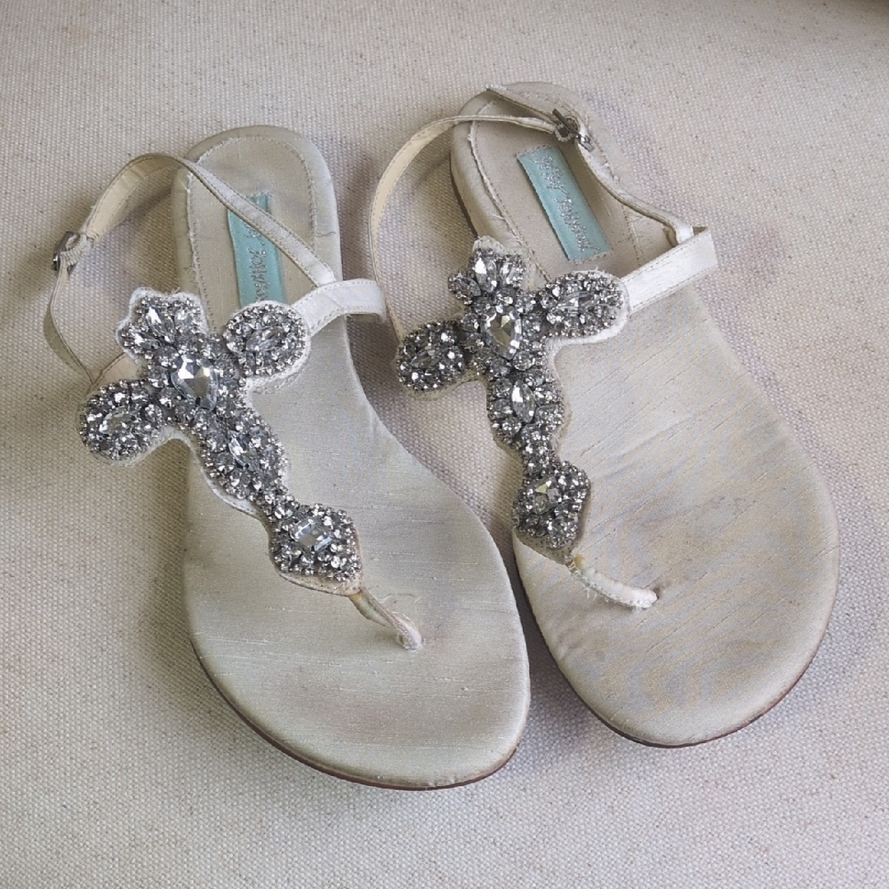 Betsey Johnson Off White Satin Rhinestones Sling Back Thong Sandals Sz 10